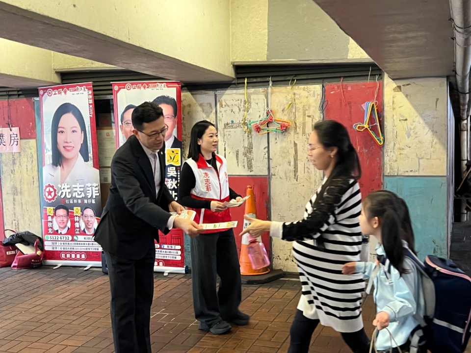 2026-03-02 吳秋北和林偉江設街站向街坊講解政府實施的《簡樸房條例》