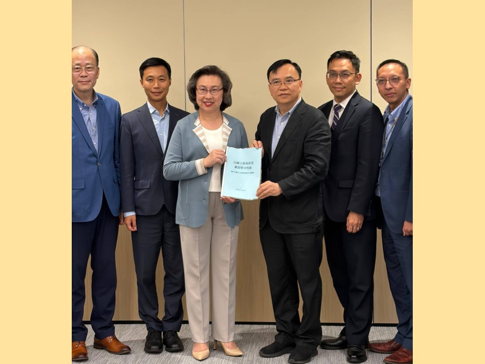 2026-05-14 工聯會聯同勞工界向公務員事務局局長楊何蓓茵遞交「回應公務員期望鞏固管治效能檢討及優化」