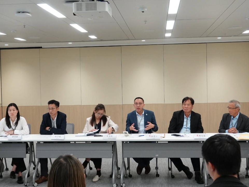 2026-10-09　林偉江和香港海員工會與官員會面關注《野生動物保護條例》臨時限制區安排與海上航行事宜